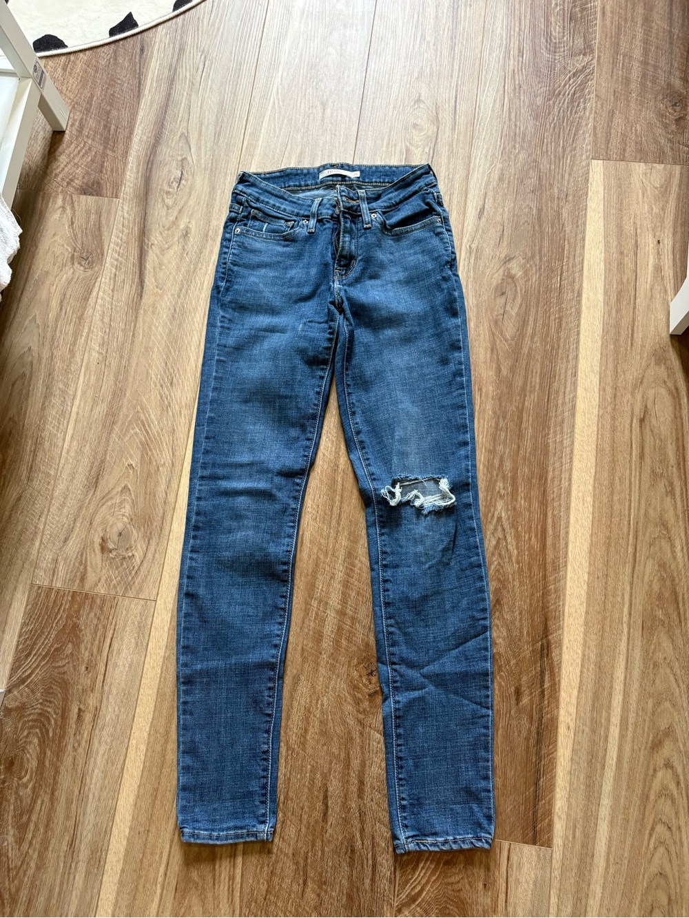 Levi's Women's Dark Blue Skinny Jeans with Knee Rip